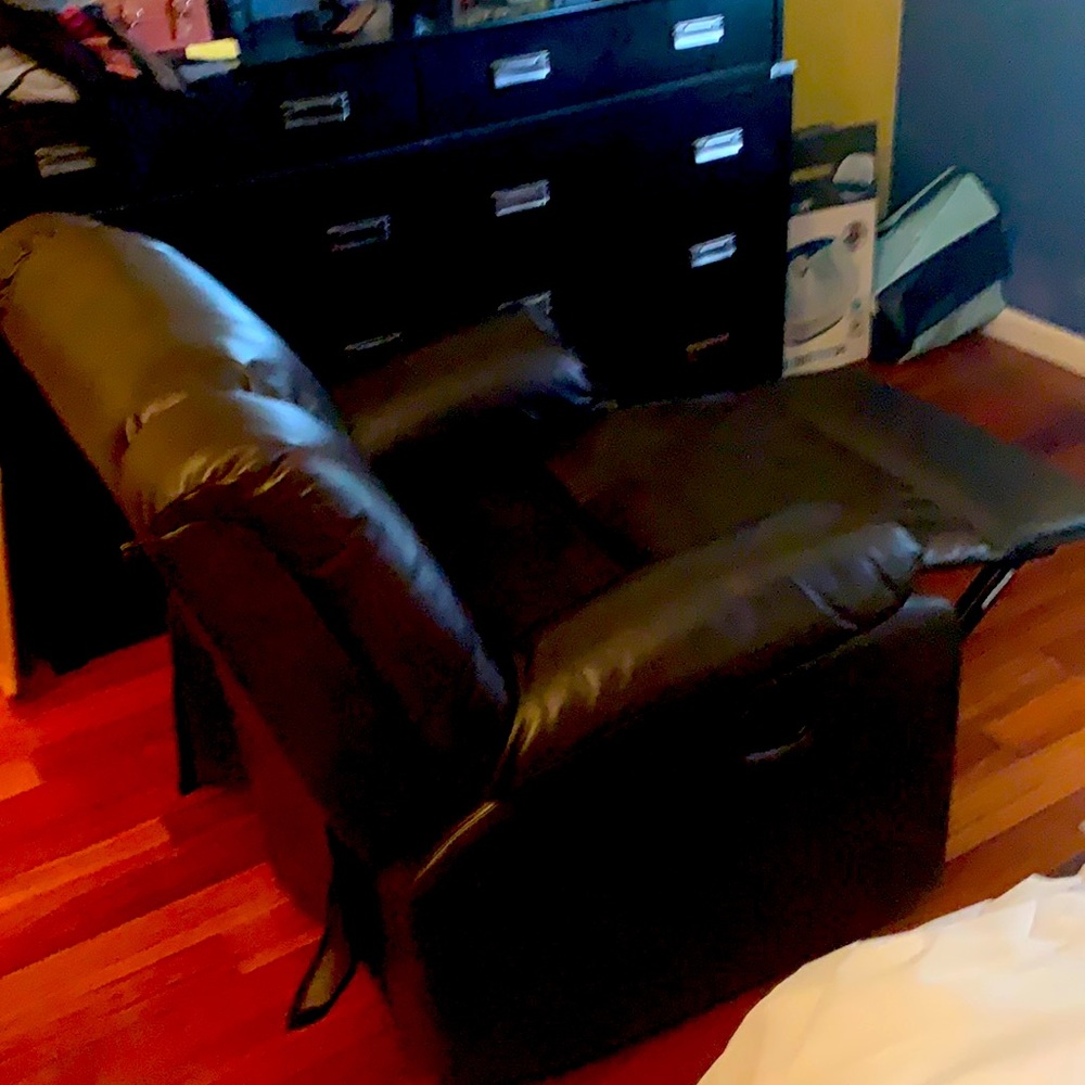 Raleigh Bonded Leather Recliner